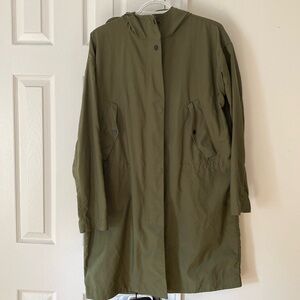 Everlane rain jacket size small